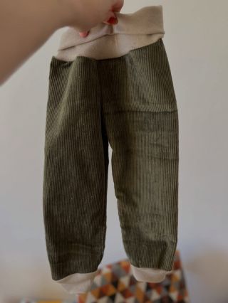 Letošní hit - manšestrové kalhoty. Navíc tyto nikde netlačí a jsou 100% bavlněné :) #mansestrove #kalhoty #khaki #zelene...