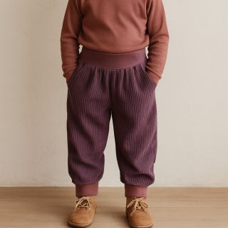 ✨ NOVINKA V OBCHODĚ ✨ Tyhle měkoučké manšestrové kalhoty si prostě zamilujete! 💜 Ušité z kvalitního, hebkého manšestru,...